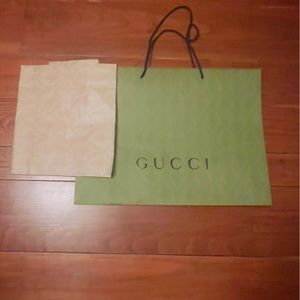 Gucci shopping bag w/ribbon and Gucci tissue paper